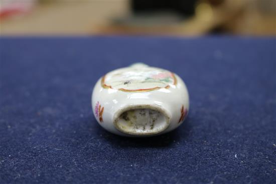 A Chinese porcelain scent bottle